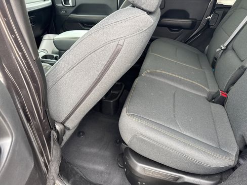 Used 2025 Jeep Wrangler Sahara image 21