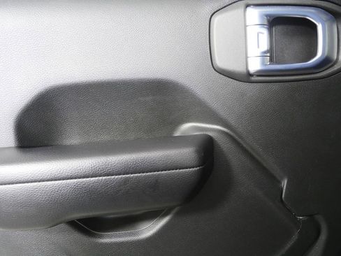 Used 2021 Jeep Wrangler Unlimited Sport image 13