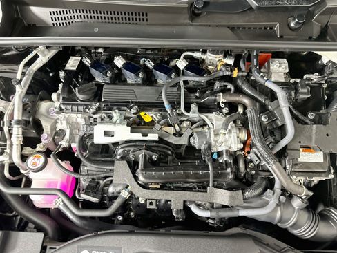 Used 2025 Toyota Prius LE FWD image 31