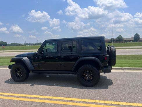 Used 2025 Jeep Wrangler Unlimited Sport S 4xe AWD/4WD image 2
