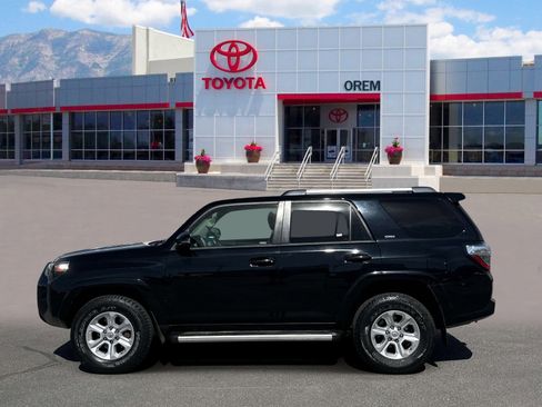 Used 2020 Toyota 4Runner SR5 Premium w/ Moonroof Package image 6