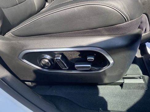 Used 2023 Jeep Grand Cherokee Overland w/ Advanced Protech Group III image 31