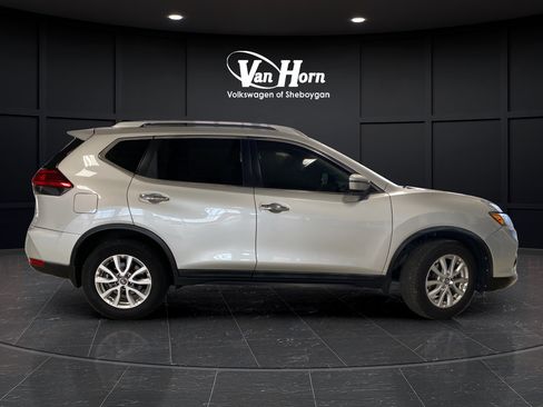 Used 2017 Nissan Rogue SV FWD image 8