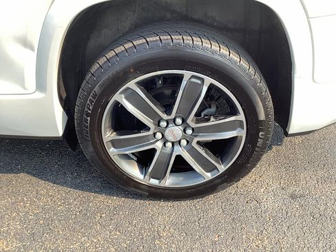 Used 2018 GMC Acadia Denali w/ Technology Package AWD/4WD image 7