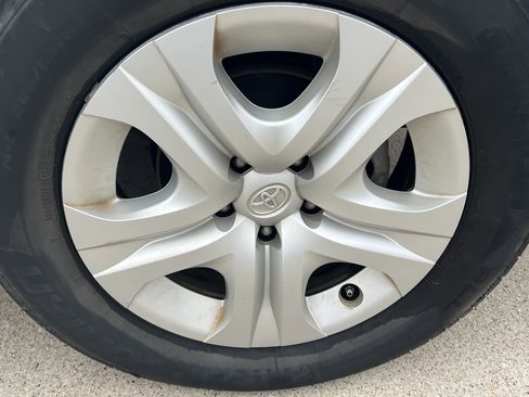 Used 2015 Toyota RAV4 LE image 6