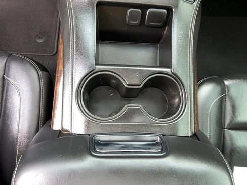 Used 2019 Chevrolet Suburban LT image 23