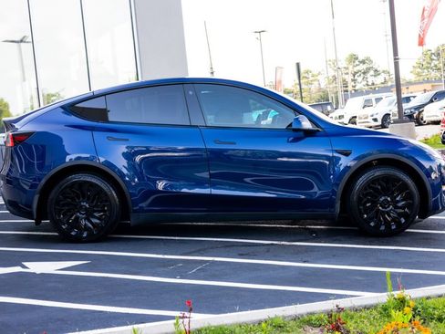 Used 2022 Tesla Model Y Long Range AWD/4WD image 11