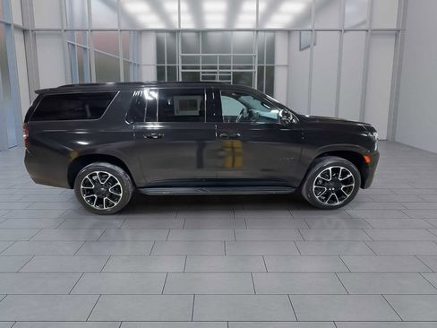 Used 2024 Chevrolet Suburban RST w/ Luxury Package image 9