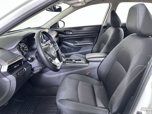 Used 2025 Nissan Altima 2.5 SV FWD image 20