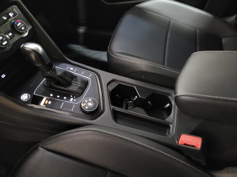 Used 2021 Volkswagen Tiguan SE image 26