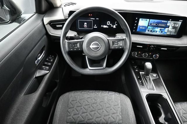 Used 2025 Nissan Kicks SV w/ Charging Package FWD image 9