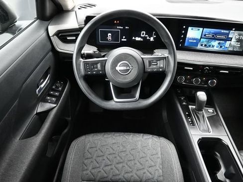 Used 2025 Nissan Kicks SV w/ Charging Package FWD image 9