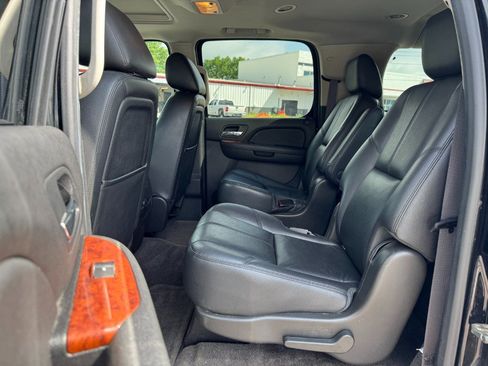 Used 2013 GMC Yukon XL SLT w/ SLT-2 Equipment Package AWD/4WD image 16