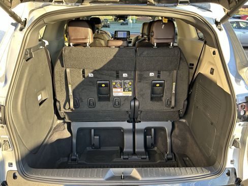 Certified 2024 Toyota Sienna Platinum image 25