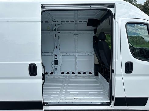Used 2021 RAM ProMaster 2500 w/ Convenience Group FWD image 23