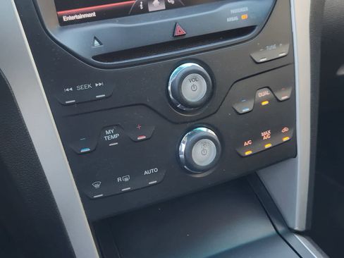 Used 2013 Ford Explorer XLT FWD image 19