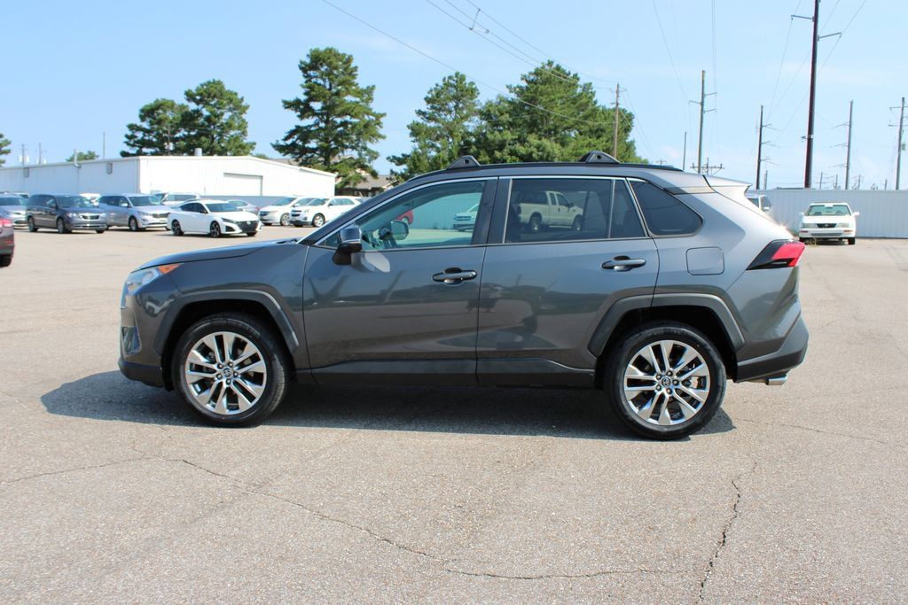Used 2019 Toyota RAV4 XLE Premium FWD image 3