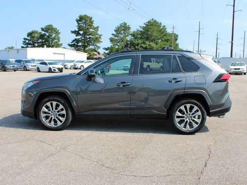 Used 2019 Toyota RAV4 XLE Premium FWD image 3