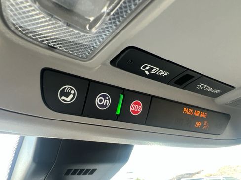 Used 2024 GMC Terrain SLT AWD/4WD image 24