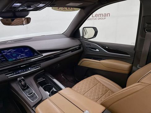 Used 2023 Cadillac Escalade ESV Premium Luxury image 27