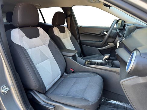 Used 2025 Chevrolet Trax LS w/ LS Convenience Package FWD image 15
