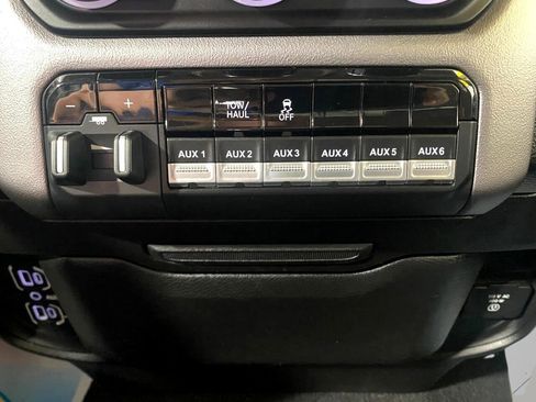 Used 2019 RAM 3500 Big Horn image 10