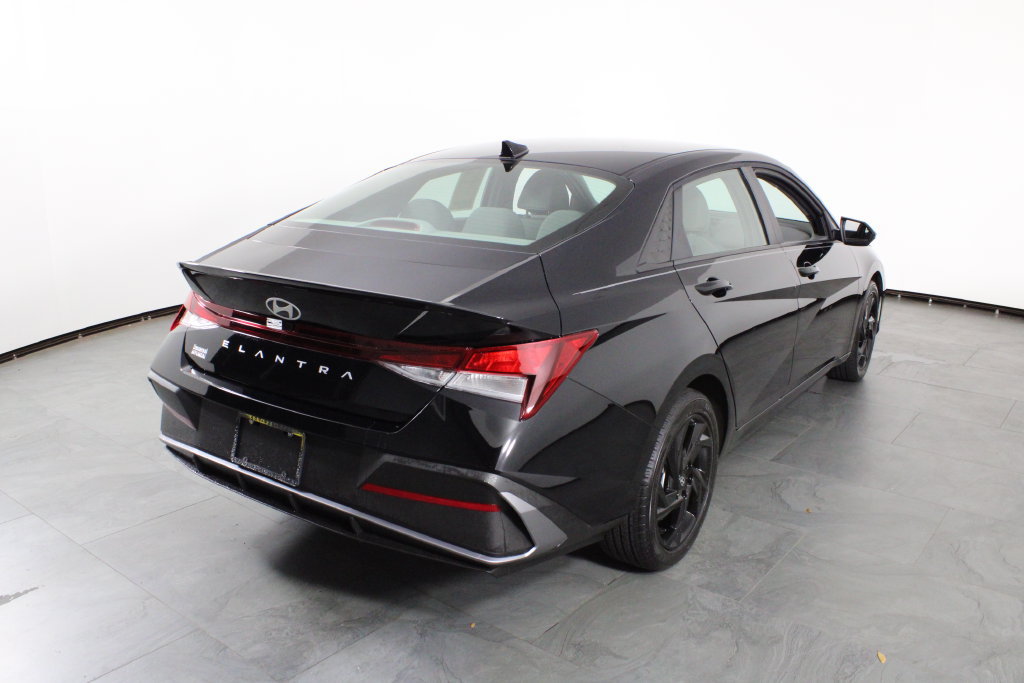 Certified 2026 Hyundai Elantra Sport FWD image 4