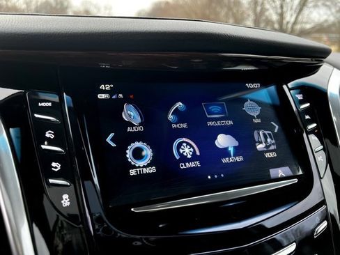 Used 2018 Cadillac Escalade ESV Luxury image 42