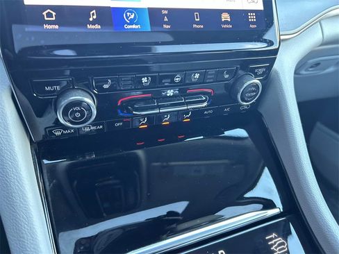 Used 2022 Jeep Grand Cherokee Overland image 33