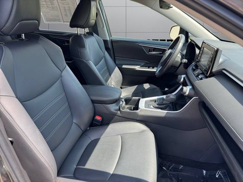 Certified 2022 Toyota RAV4 XLE Premium AWD/4WD image 17
