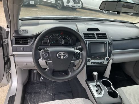 Used 2014 Toyota Camry LE image 14