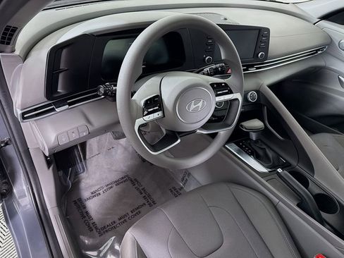 Certified 2024 Hyundai Elantra SE image 17