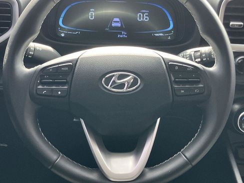 Used 2024 Hyundai Venue SEL FWD image 19