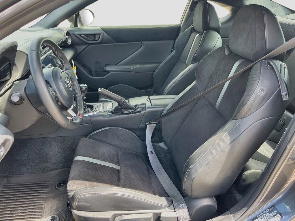 Used 2025 Toyota GR86 Premium w/ ALL Weather Mat Package (TMS) RWD image 20