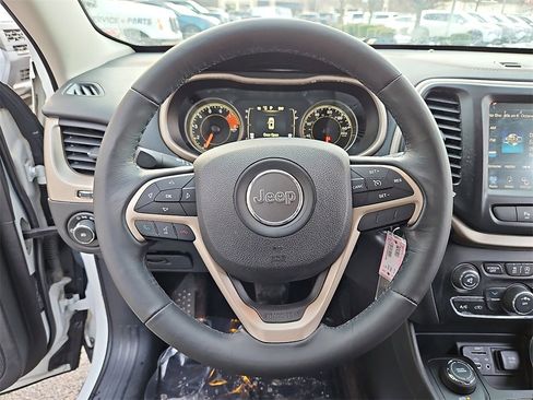 Used 2016 Jeep Cherokee Latitude w/ Safety/Convenience Group image 26