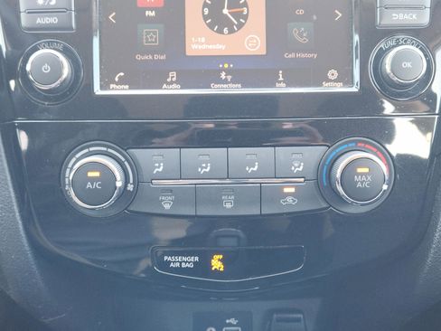 Used 2018 Nissan Rogue S image 19