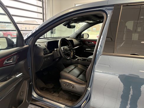 Used 2025 Chevrolet Traverse RS w/ LPO, Floor Liner Package image 8