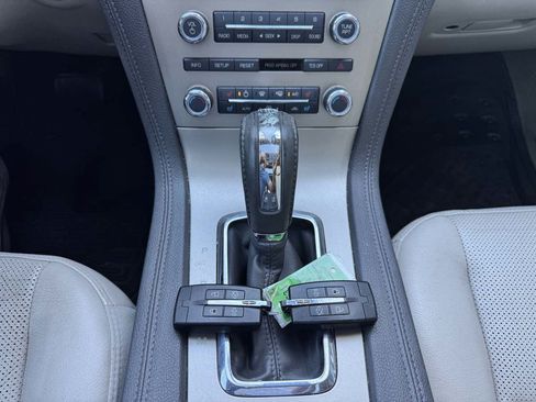 Used 2012 Lincoln MKT AWD image 56