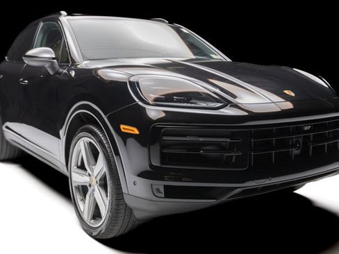 Used 2024 Porsche Cayenne AWD/4WD image 33