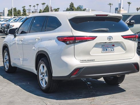 Used 2021 Toyota Highlander L FWD image 7