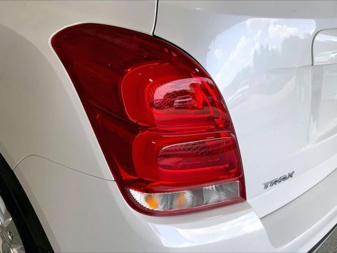 Used 2021 Chevrolet Trax LT FWD image 29
