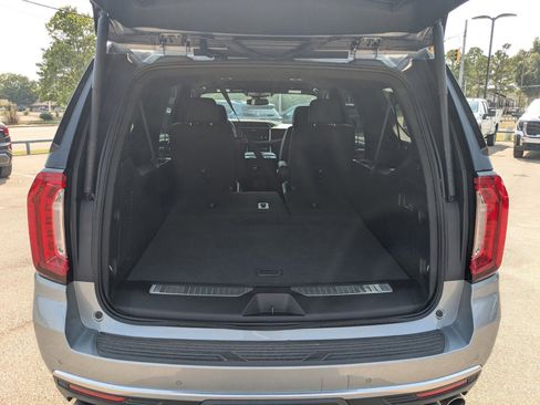 Used 2024 GMC Yukon XL Denali image 4