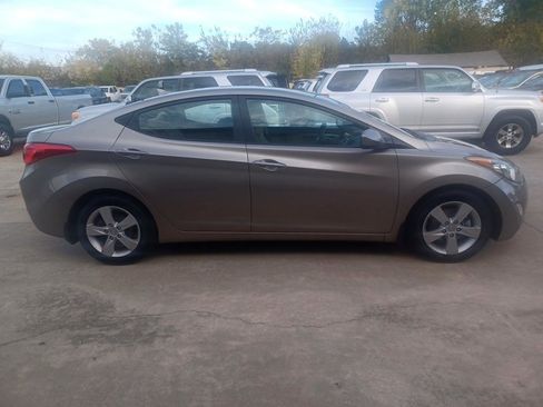 Used 2013 Hyundai Elantra GLS w/ Preferred Pkg FWD image 4