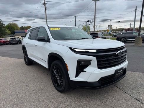 Used 2024 Chevrolet Traverse LS w/ Midnight/Sport Edition AWD/4WD image 16