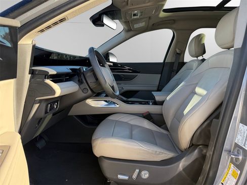 Used 2025 Lincoln Nautilus Premier w/ Equipment Group 102A image 9