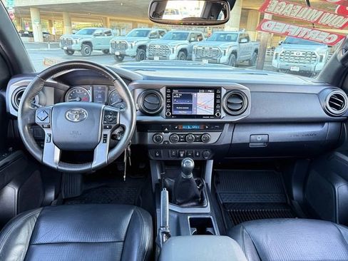 Used 2020 Toyota Tacoma TRD Sport image 11