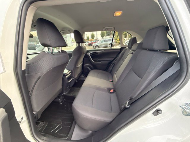 Used 2021 Toyota RAV4 LE FWD image 15