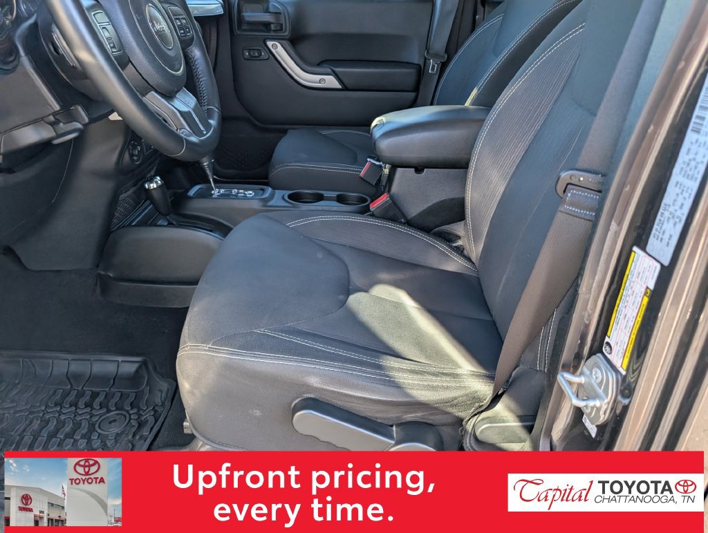 Used 2018 Jeep Wrangler Unlimited Sahara AWD/4WD image 13