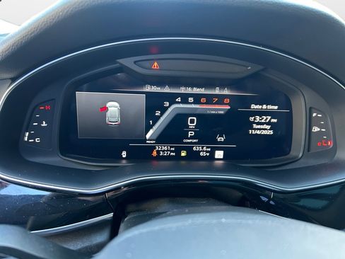 Used 2023 Audi Q8 Prestige image 11