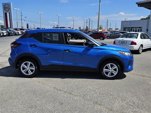 New 2025 Nissan Kicks Play S image 12